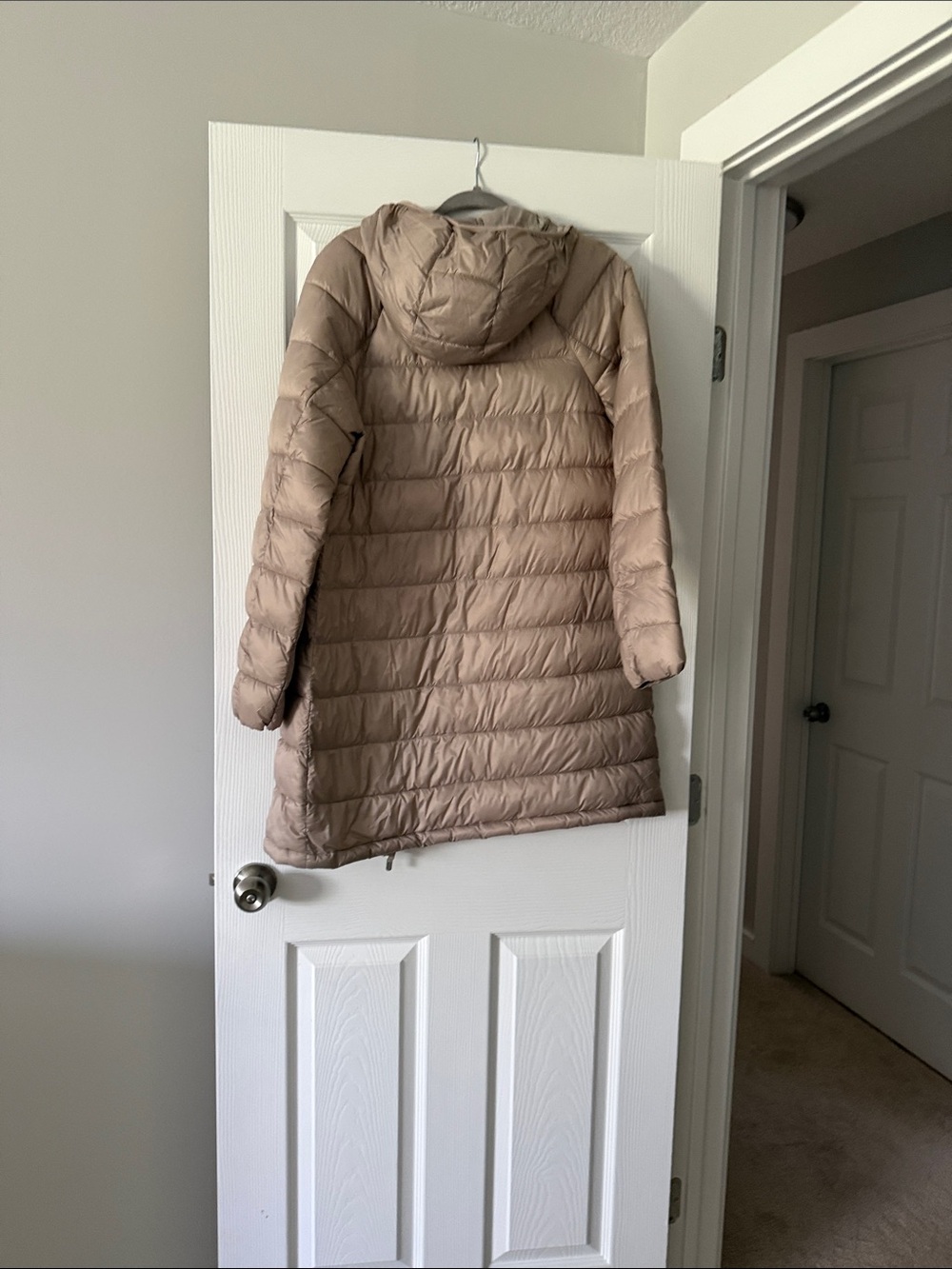 Athleta Aire Puffer Parka Jacket
Women's M Feather Tan
Style 473132 - Picture 6 of 6